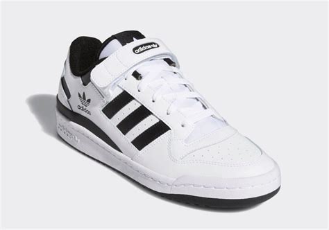 adidas blancos con negros|black adidas originals shoes.